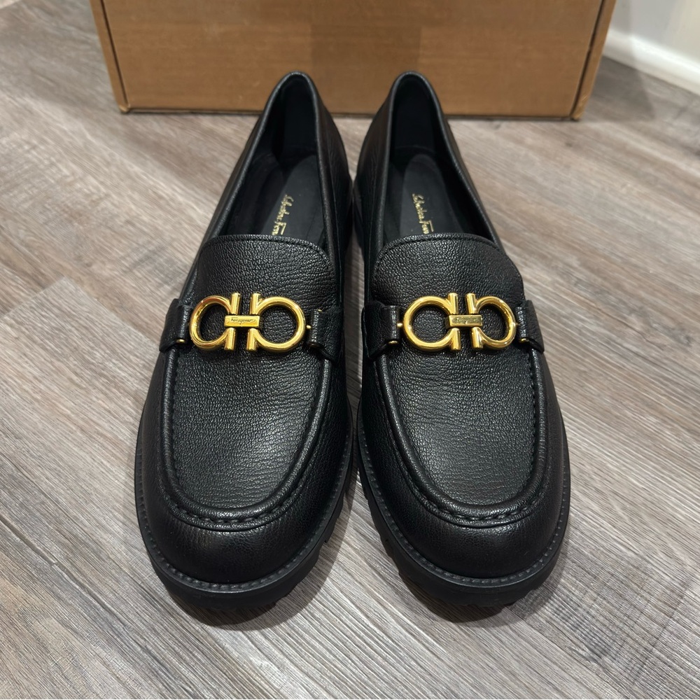 Salvatore Ferragamo Rolo Gancini Logo Embellished Textured Pebble Leather Loafer
